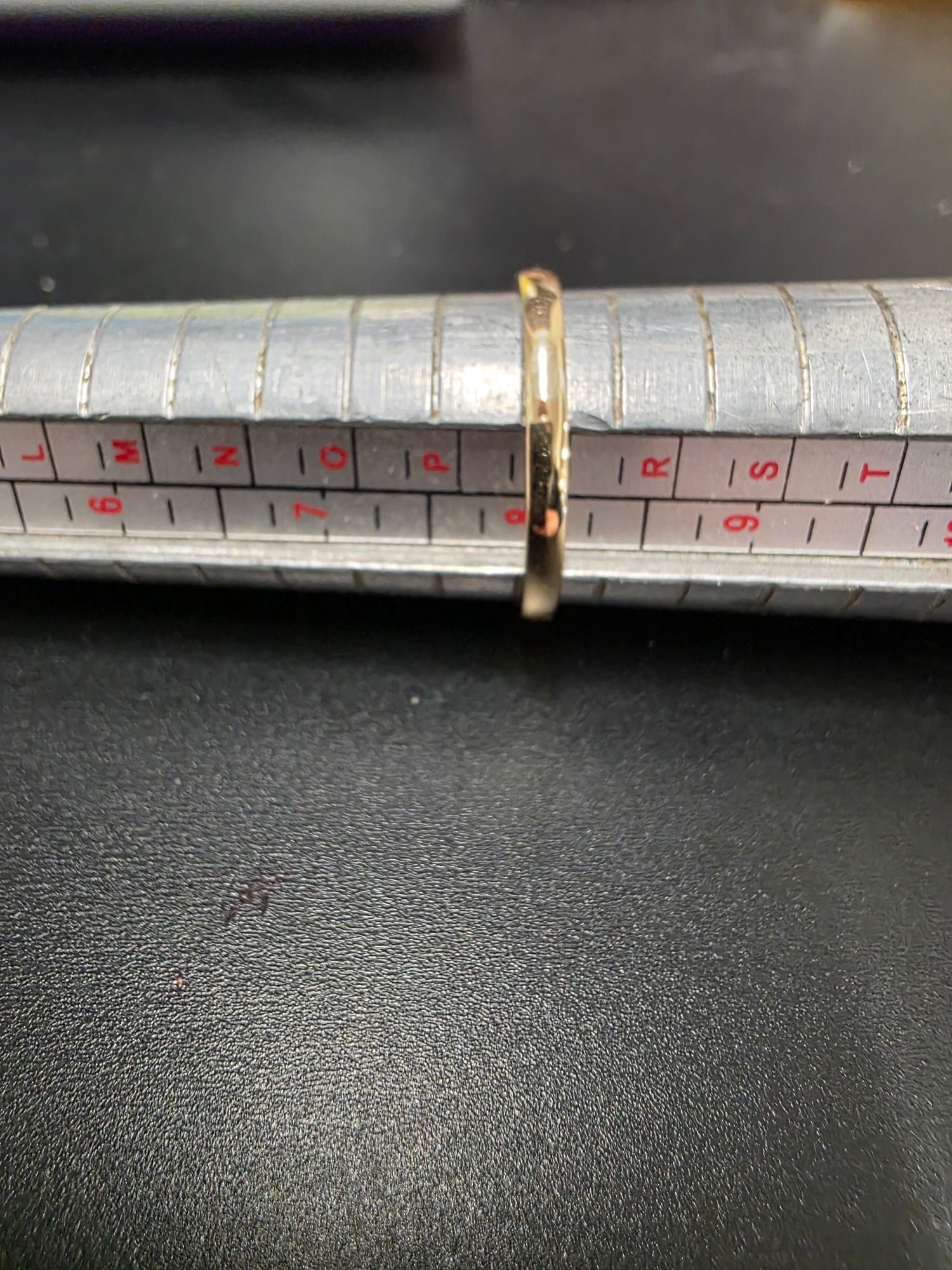 18ct gold ring with a stunning 1 carat diamond